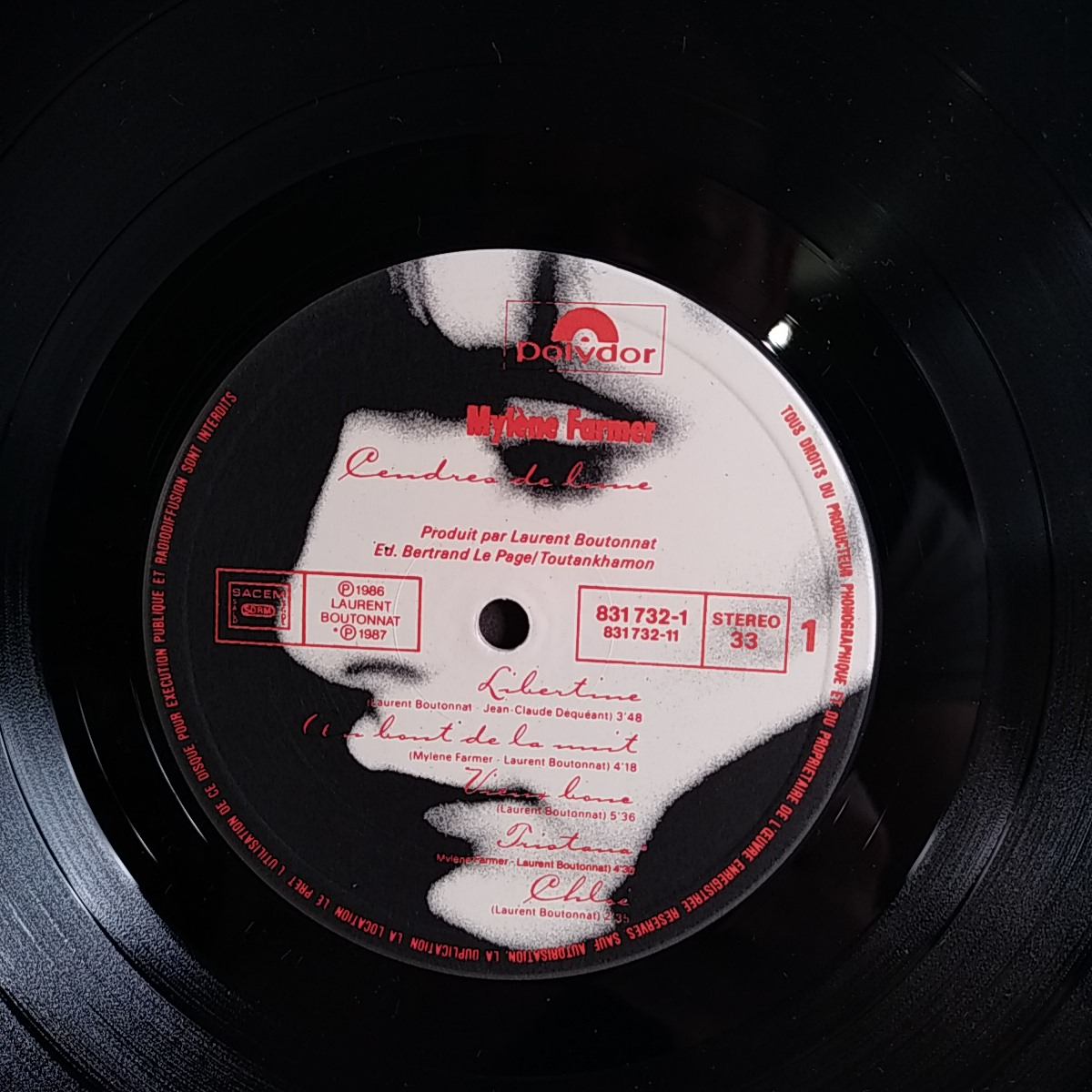 Voir photo 3 de Album vinyle de Mylène Farmer "Cendres de Lune" de 1986 Album vinyle de Mylène Farmer "Cendres de Lune" de 1986 Bon état - Vue 3 -